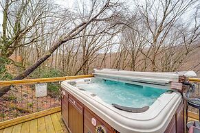 Home w/ Hot Tub & Views: 2 Mi to Beech Mtn Ski