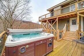 Home w/ Hot Tub & Views: 2 Mi to Beech Mtn Ski