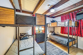 Home w/ Hot Tub & Views: 2 Mi to Beech Mtn Ski