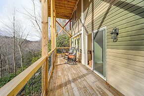 Home w/ Hot Tub & Views: 2 Mi to Beech Mtn Ski