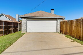 1/2 Mi to Frisco Commons Park: Poolside Oasis!