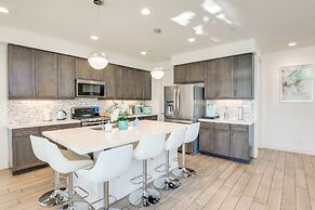 Lake & Mountain Views: Indio Oasis w/ Pool