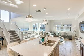 Lake & Mountain Views: Indio Oasis w/ Pool