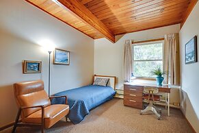 Grand Rural Wisconsin Retreat: Full Indoor Gym
