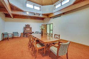 Grand Rural Wisconsin Retreat: Full Indoor Gym