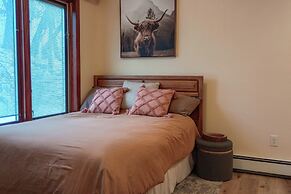 Grand Rural Wisconsin Retreat: Full Indoor Gym