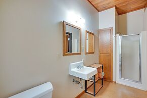 Grand Rural Wisconsin Retreat: Full Indoor Gym