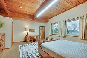 Grand Rural Wisconsin Retreat: Full Indoor Gym