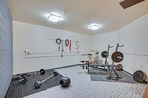 Grand Rural Wisconsin Retreat: Full Indoor Gym