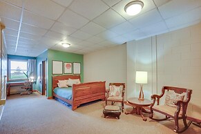 Grand Rural Wisconsin Retreat: Full Indoor Gym