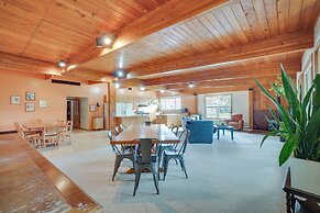 Grand Rural Wisconsin Retreat: Full Indoor Gym