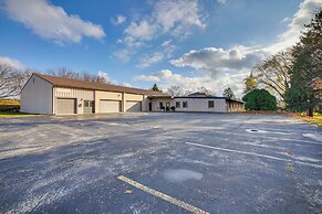 Grand Rural Wisconsin Retreat: Full Indoor Gym