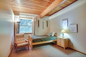 Grand Rural Wisconsin Retreat: Full Indoor Gym