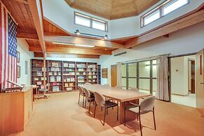 Grand Rural Wisconsin Retreat: Full Indoor Gym