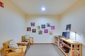 Grand Rural Wisconsin Retreat: Full Indoor Gym