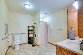 Grand Rural Wisconsin Retreat: Full Indoor Gym