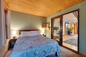 Lakeside Couple's Escape w/ Dock in Newport!