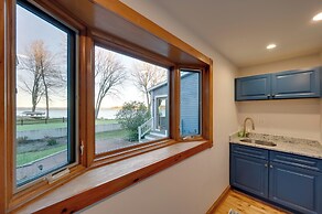 Lakeside Couple's Escape w/ Dock in Newport!
