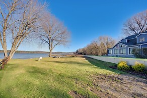 Lakeside Couple's Escape w/ Dock in Newport!