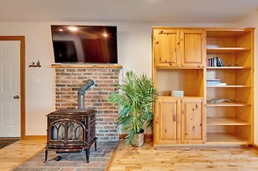 Lakeside Couple's Escape w/ Dock in Newport!