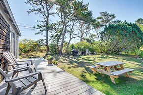 Steps to North Hampton Beach: Cottage w/ Deck!