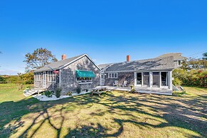 Steps to North Hampton Beach: Cottage w/ Deck!