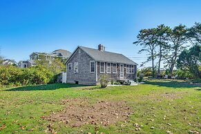 Steps to North Hampton Beach: Cottage w/ Deck!