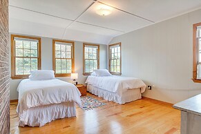 Steps to North Hampton Beach: Cottage w/ Deck!