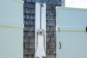 Steps to North Hampton Beach: Cottage w/ Deck!