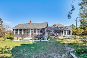 Steps to North Hampton Beach: Cottage w/ Deck!