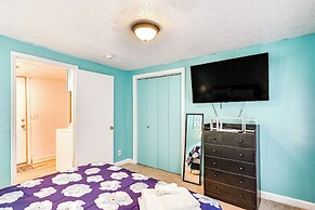 1 Mi to Stadium: Home w/ Porch in Greenville!