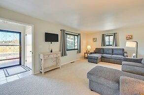 3 Mi to The Polar Express: Williams Home w/ Grill!