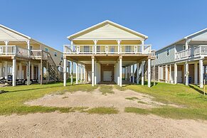 Walk to Beach: Gulf-view Home in Surfside Beach!