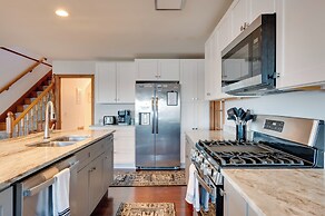 Lakefront Family Retreat w/ Dock in Newport!