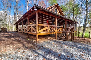 Hot Tub & Games: Ridgetop Cabin in Blue Ridge!