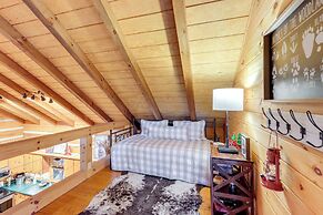 Hot Tub & Games: Ridgetop Cabin in Blue Ridge!