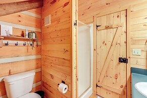 Hot Tub & Games: Ridgetop Cabin in Blue Ridge!