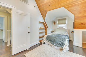 Walk to Roanoke River Greenway: Mountain-view Home
