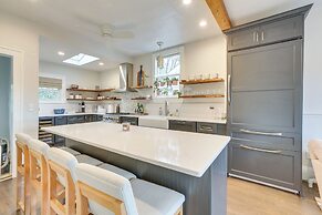 Walk to Roanoke River Greenway: Mountain-view Home