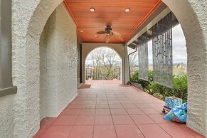 Walk to Roanoke River Greenway: Mountain-view Home