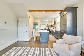 Walk to Roanoke River Greenway: Mountain-view Home