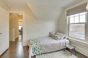 Walk to Roanoke River Greenway: Mountain-view Home