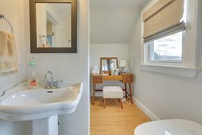 Walk to Roanoke River Greenway: Mountain-view Home