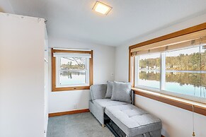 Lakefront Salem Retreat - Fish, Swim, Kayak & More