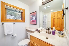 Deck, Fire Pit & Game Room: Beech Mountain Retreat