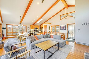 Deck, Fire Pit & Game Room: Beech Mountain Retreat