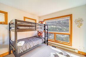 Deck, Fire Pit & Game Room: Beech Mountain Retreat