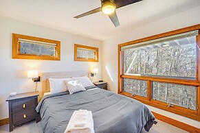 Deck, Fire Pit & Game Room: Beech Mountain Retreat