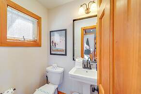 Deck, Fire Pit & Game Room: Beech Mountain Retreat