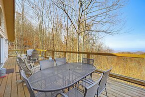 Deck, Fire Pit & Game Room: Beech Mountain Retreat
